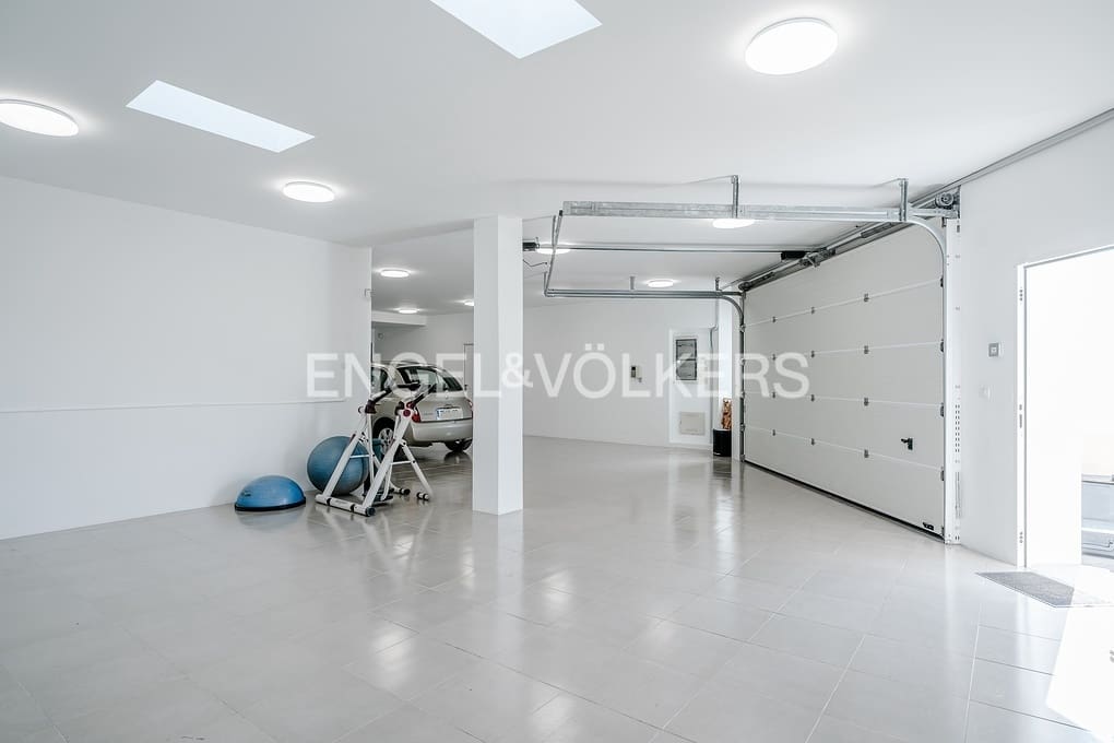 6 bedroom Villa for sale in Altea with pool garage - € 1,999,000 (Ref: 5053245)