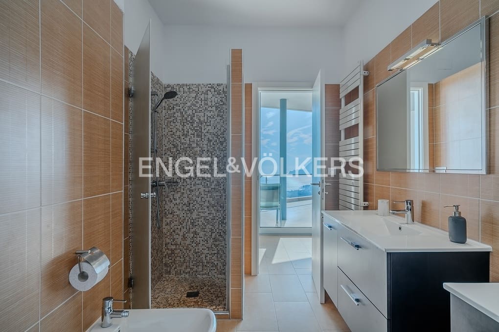 6 bedroom Villa for sale in Altea with pool garage - € 1,999,000 (Ref: 5053245)