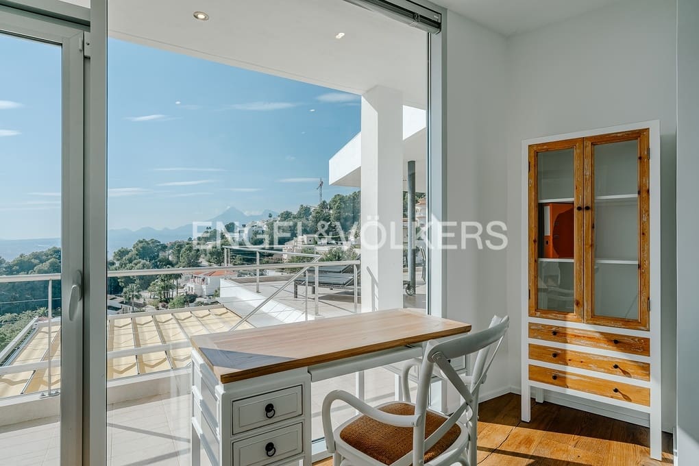 6 bedroom Villa for sale in Altea with pool garage - € 1,999,000 (Ref: 5053245)