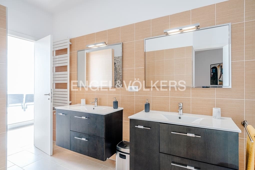 6 bedroom Villa for sale in Altea with pool garage - € 1,999,000 (Ref: 5053245)