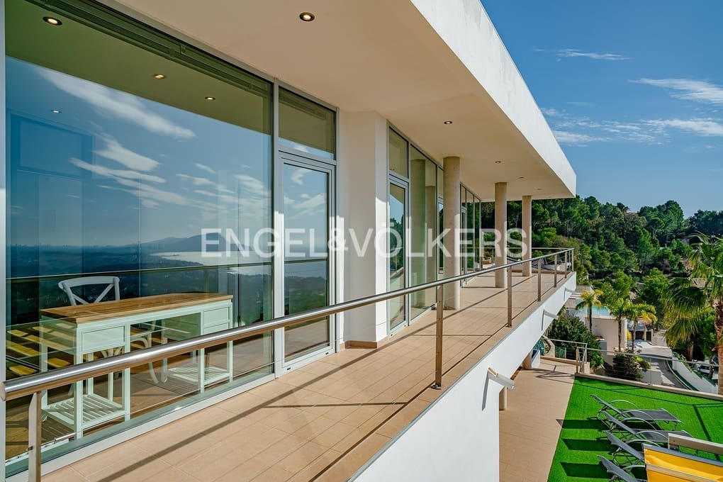 6 bedroom Villa for sale in Altea with pool garage - € 1,999,000 (Ref: 5053245)