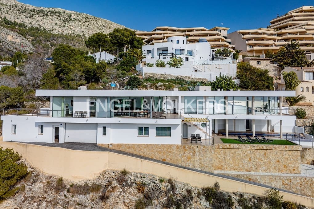 6 bedroom Villa for sale in Altea with pool garage - € 1,999,000 (Ref: 5053245)