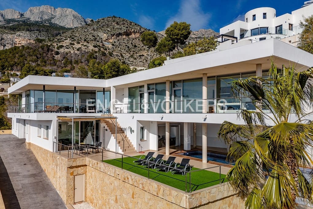 6 bedroom Villa for sale in Altea with pool garage - € 1,999,000 (Ref: 5053245)