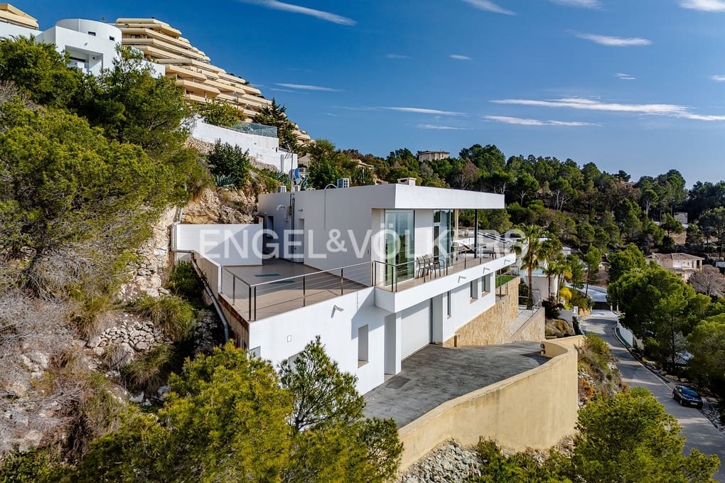 6 bedroom Villa for sale in Altea with pool garage - € 1,999,000 (Ref: 5053245)
