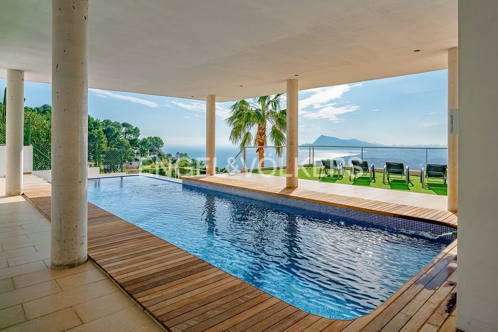 6 bedroom Villa for sale in Altea with pool garage - € 1,999,000 (Ref: 5053245)