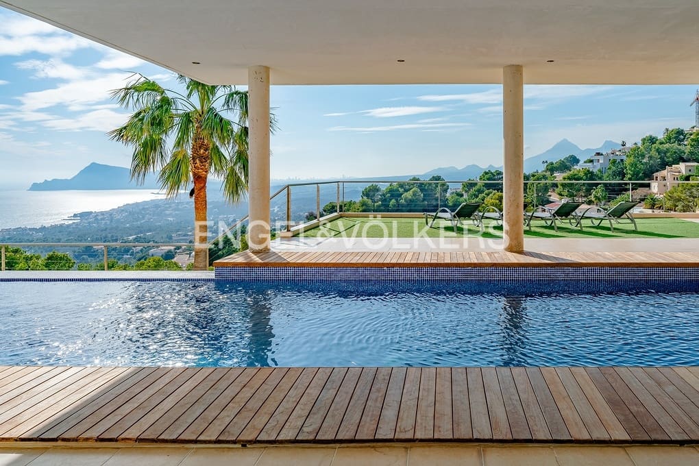 6 bedroom Villa for sale in Altea with pool garage - € 1,999,000 (Ref: 5053245)