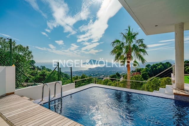 6 bedroom Villa for sale in Altea with pool garage - € 1,999,000 (Ref: 5053245)