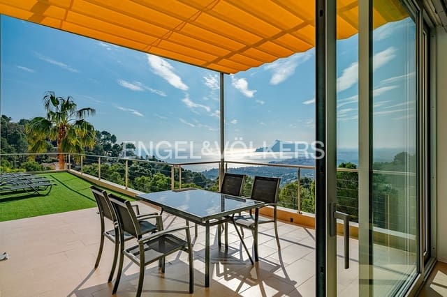 6 bedroom Villa for sale in Altea with pool garage - € 1,999,000 (Ref: 5053245)
