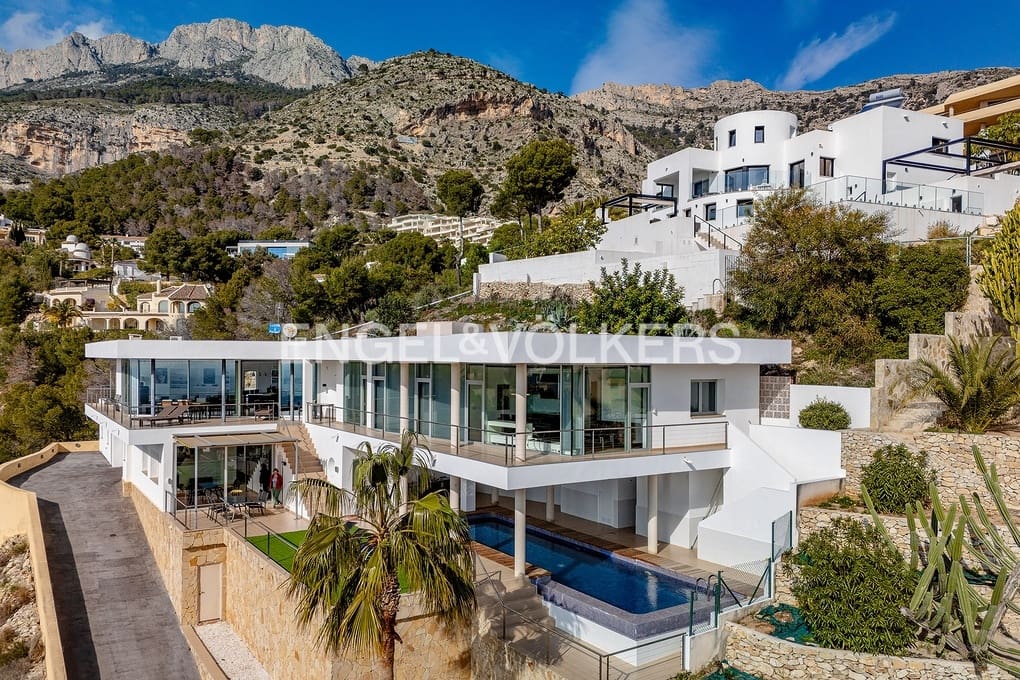 6 bedroom Villa for sale in Altea with pool garage - € 1,999,000 (Ref: 5053245)