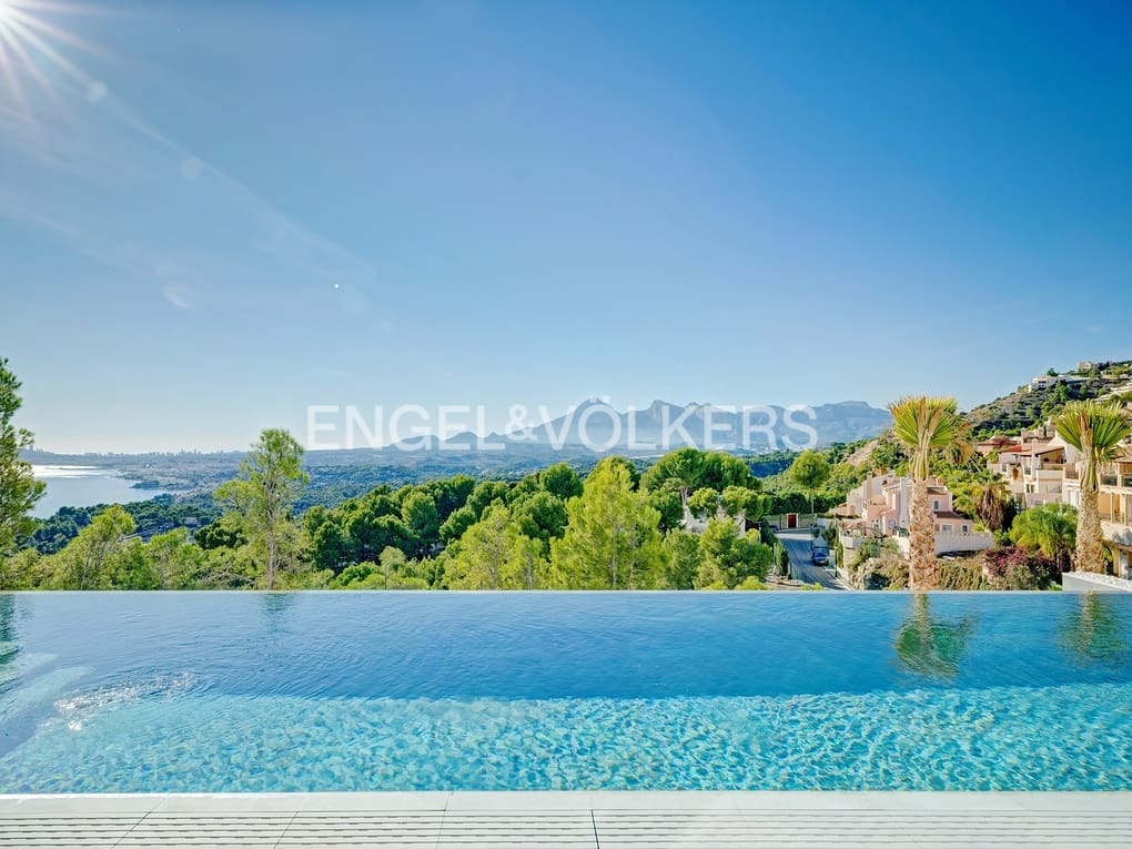 5 makuuhuone Huvila myytävänä paikassa Altea mukana uima-altaan 
autotalli - 2 350 000 € (Ref: 5578809)