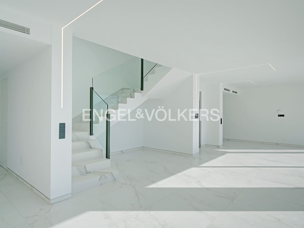 5 makuuhuone Huvila myytävänä paikassa Altea mukana uima-altaan 
autotalli - 2 350 000 € (Ref: 5578809)