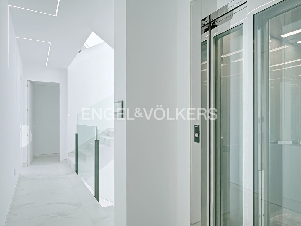 5 makuuhuone Huvila myytävänä paikassa Altea mukana uima-altaan 
autotalli - 2 350 000 € (Ref: 5578809)