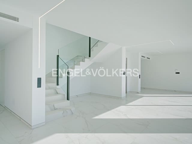 5 makuuhuone Huvila myytävänä paikassa Altea mukana uima-altaan 
autotalli - 2 350 000 € (Ref: 5578809)