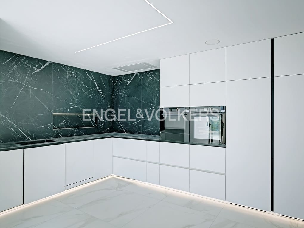 5 makuuhuone Huvila myytävänä paikassa Altea mukana uima-altaan 
autotalli - 2 350 000 € (Ref: 5578809)