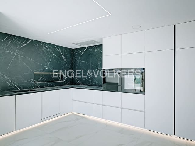 5 makuuhuone Huvila myytävänä paikassa Altea mukana uima-altaan 
autotalli - 2 350 000 € (Ref: 5578809)