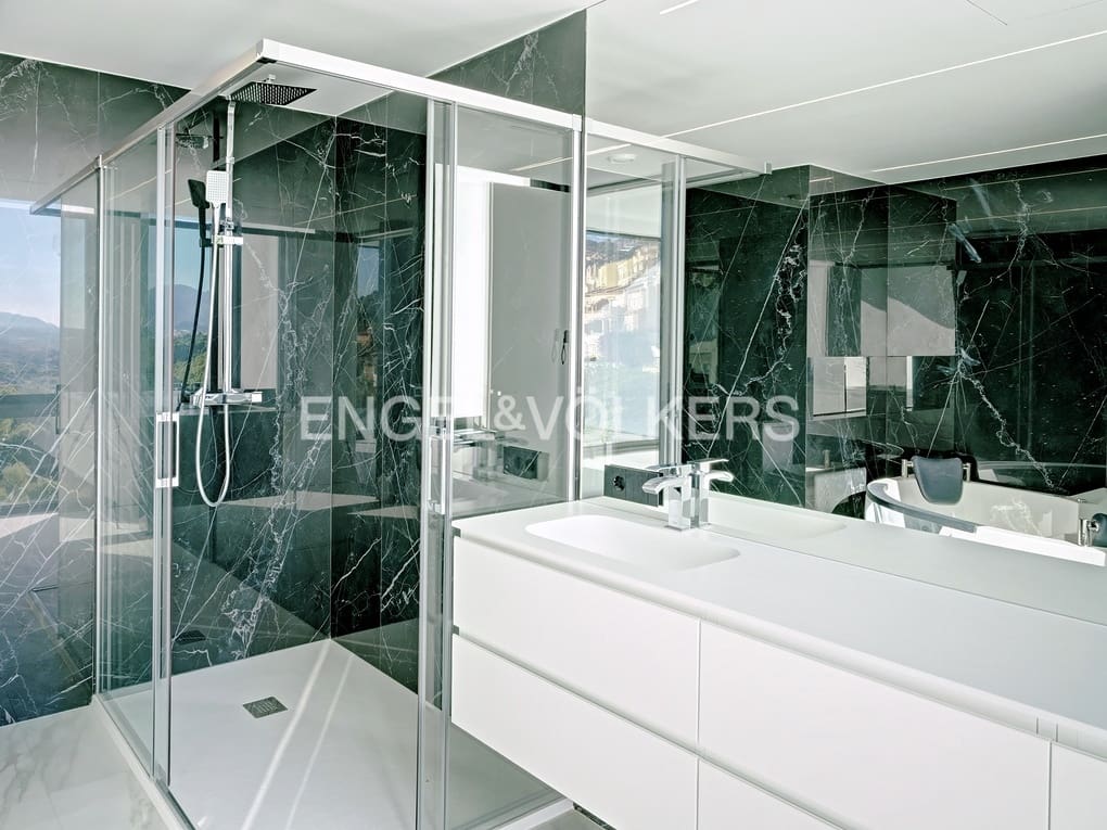 5 makuuhuone Huvila myytävänä paikassa Altea mukana uima-altaan 
autotalli - 2 350 000 € (Ref: 5578809)