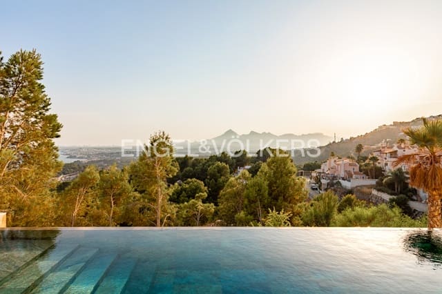5 sypialnia Willa na sprzedaż w Altea z basenem garażem - 2 200 000 € (Ref: 5578809)