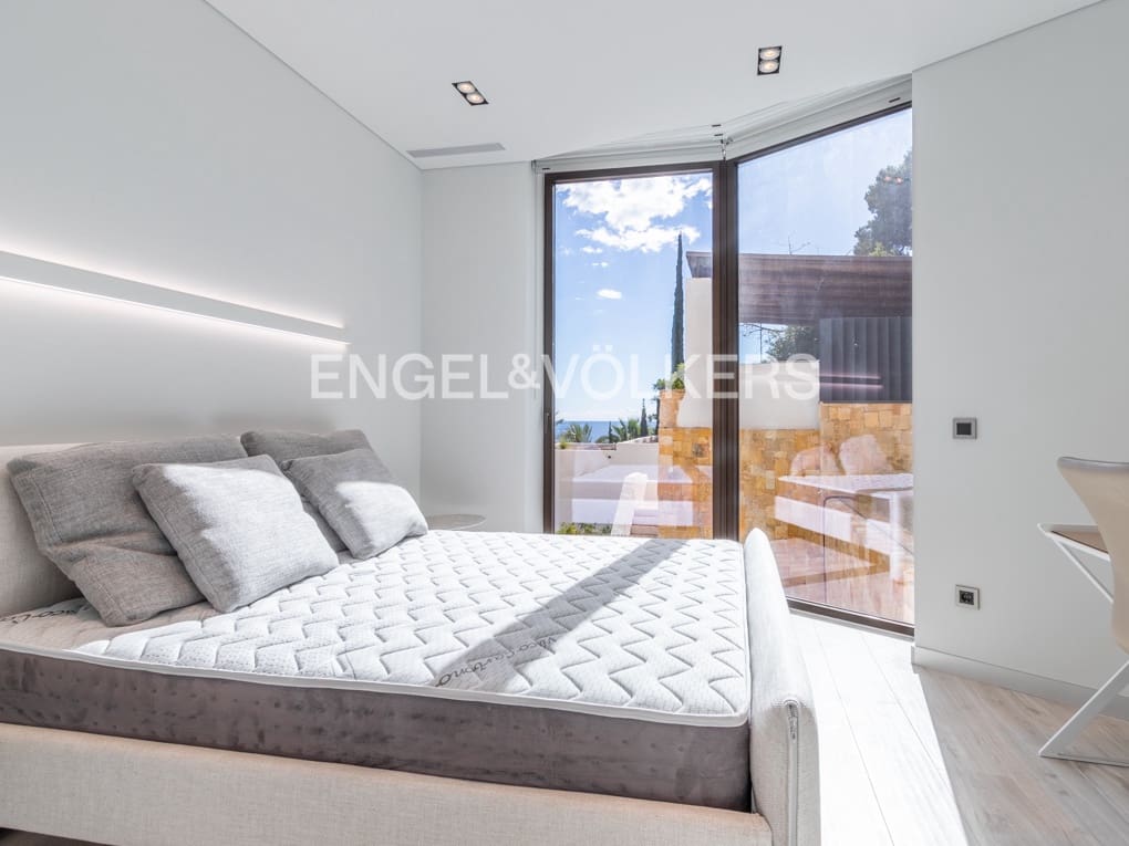 4 bedroom Villa for sale in Altea with pool garage - € 2,650,000 (Ref: 6520123)