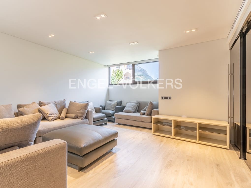 4 bedroom Villa for sale in Altea with pool garage - € 2,650,000 (Ref: 6520123)