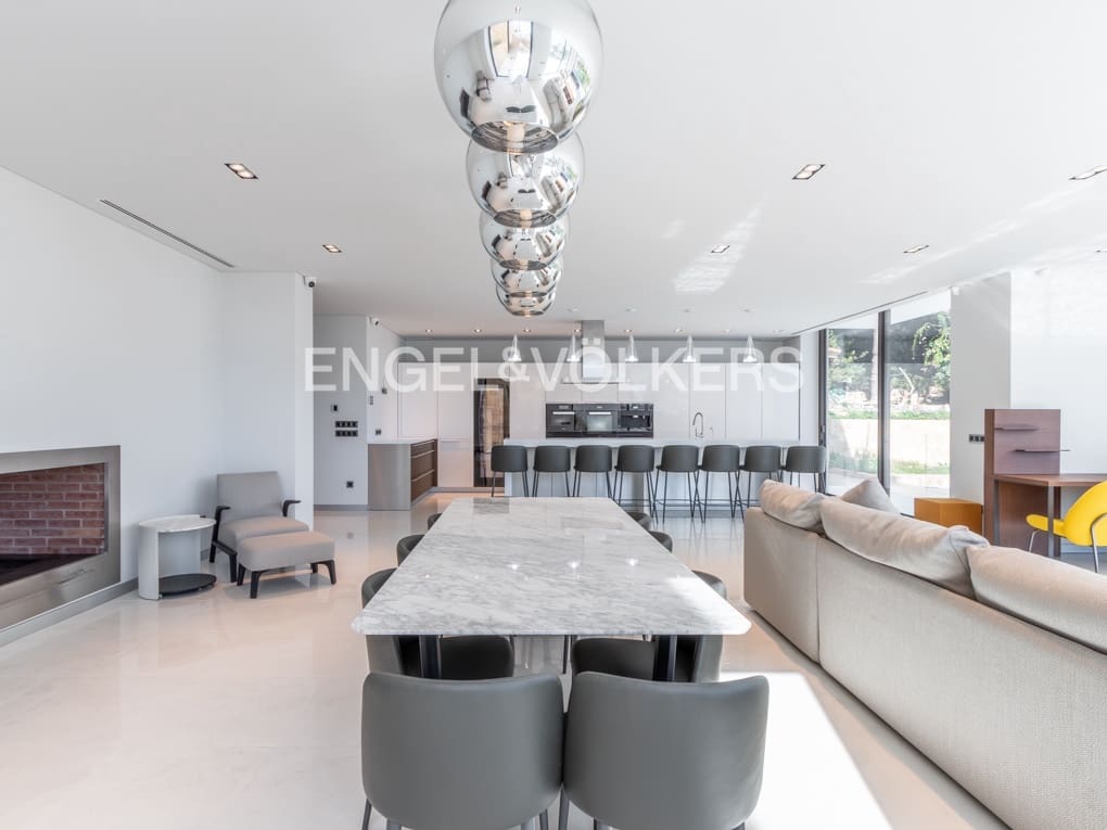 4 bedroom Villa for sale in Altea with pool garage - € 2,650,000 (Ref: 6520123)