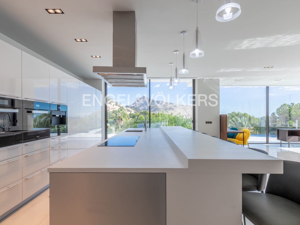 4 bedroom Villa for sale in Altea with pool garage - € 2,650,000 (Ref: 6520123)