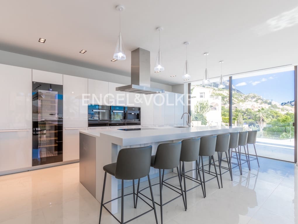 4 bedroom Villa for sale in Altea with pool garage - € 2,650,000 (Ref: 6520123)