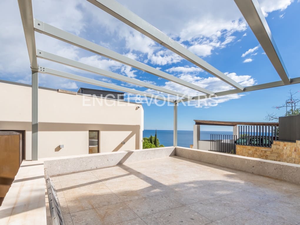 4 bedroom Villa for sale in Altea with pool garage - € 2,650,000 (Ref: 6520123)