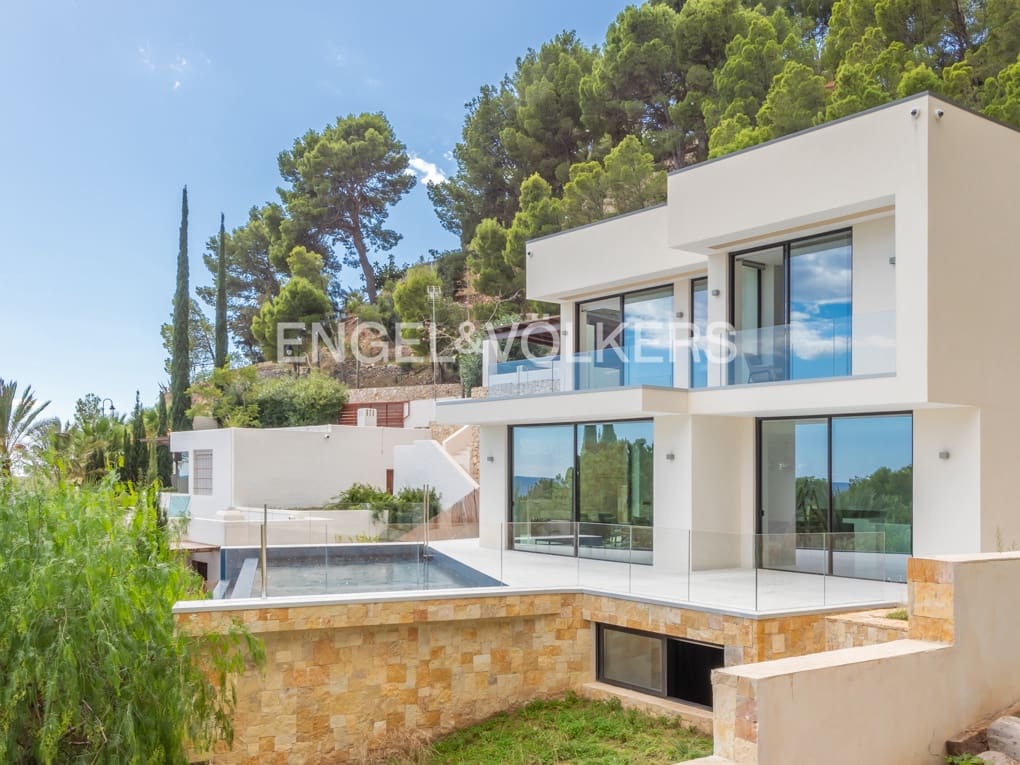 4 bedroom Villa for sale in Altea with pool garage - € 2,650,000 (Ref: 6520123)