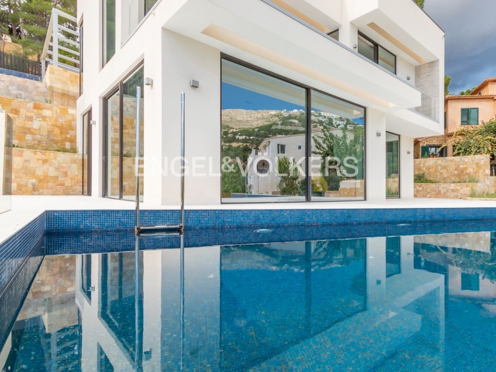 4 bedroom Villa for sale in Altea with pool garage - € 2,650,000 (Ref: 6520123)
