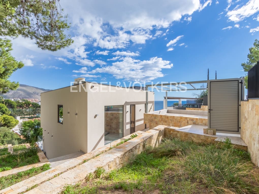 4 bedroom Villa for sale in Altea with pool garage - € 2,650,000 (Ref: 6520123)