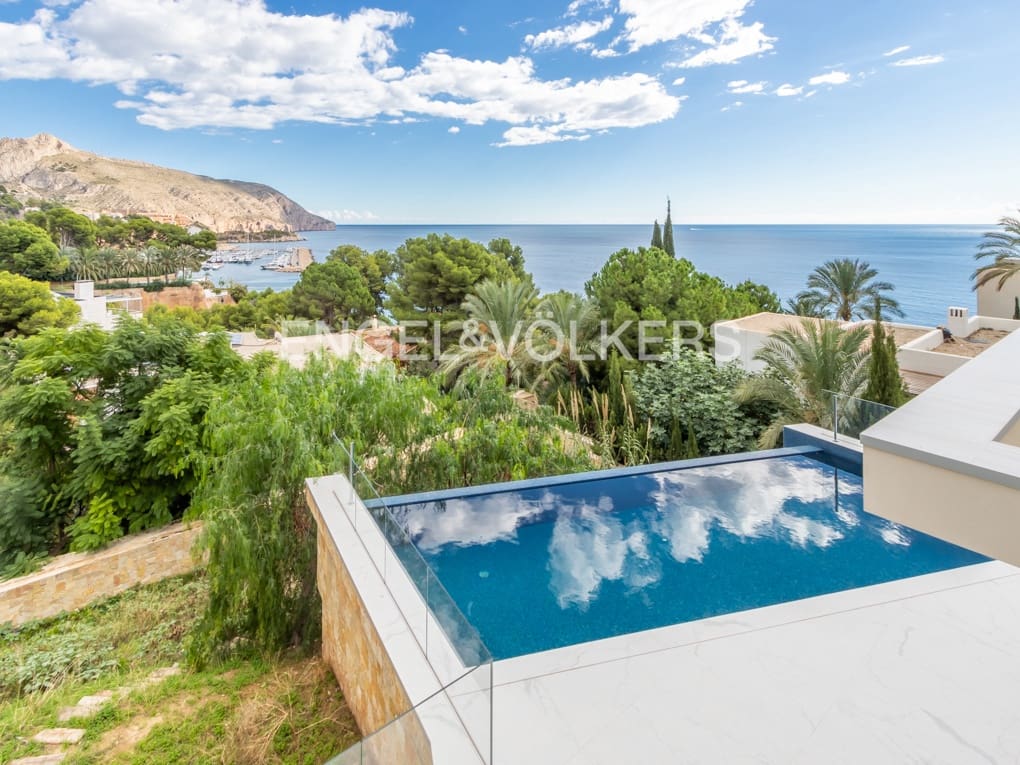 4 bedroom Villa for sale in Altea with pool garage - € 2,650,000 (Ref: 6520123)