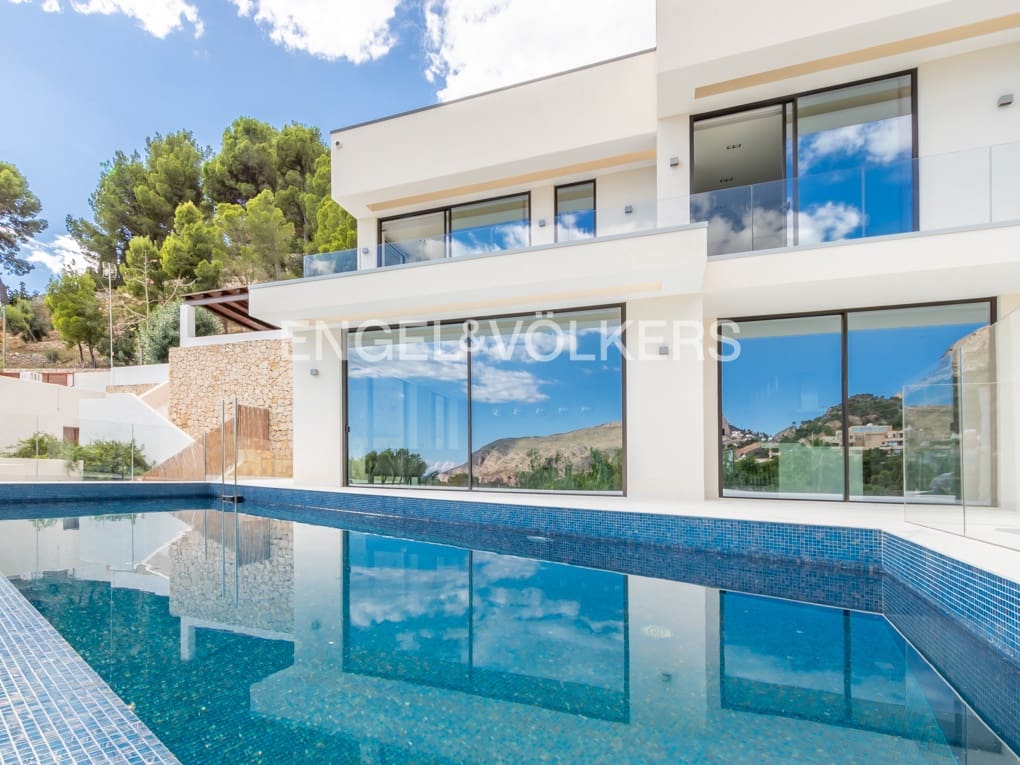 4 bedroom Villa for sale in Altea with pool garage - € 2,650,000 (Ref: 6520123)