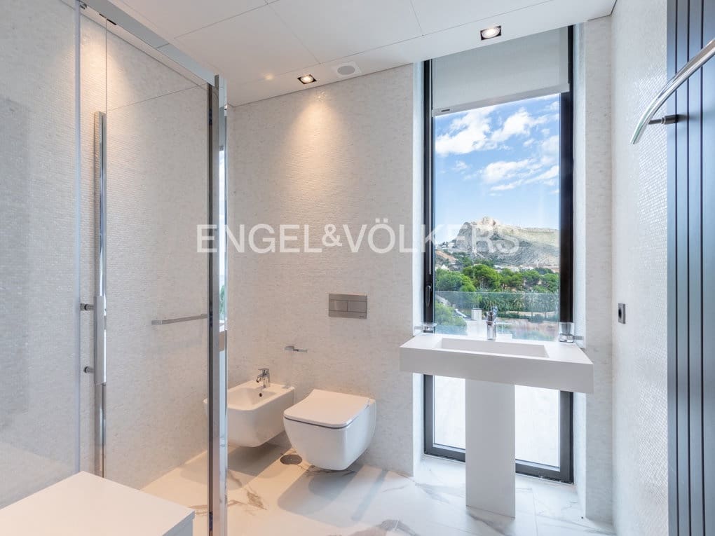 4 bedroom Villa for sale in Altea with pool garage - € 2,650,000 (Ref: 6520123)
