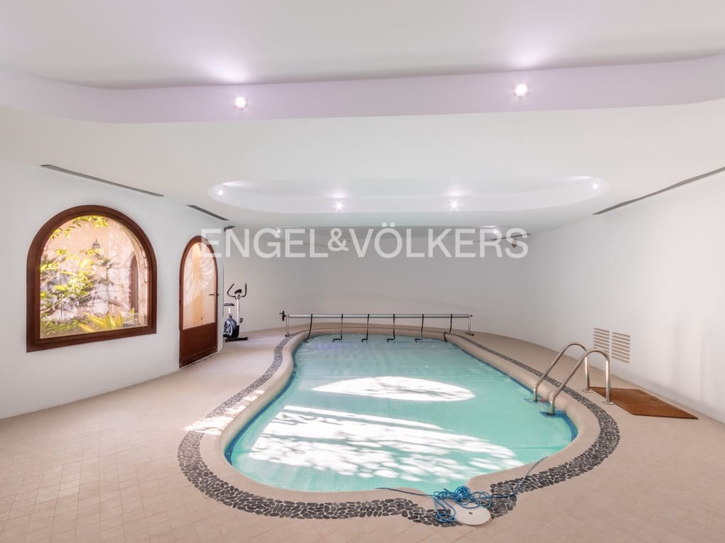 4 bedroom Villa for sale in Altea with pool garage - € 1,350,000 (Ref: 6544621)