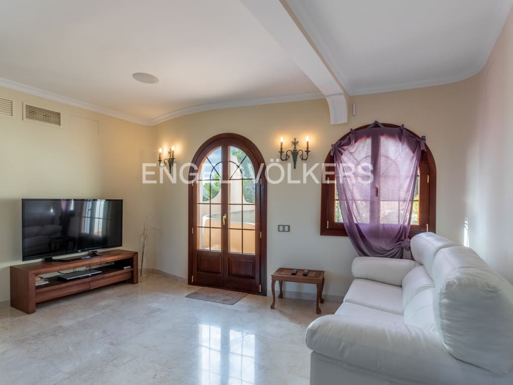 4 bedroom Villa for sale in Altea with pool garage - € 1,350,000 (Ref: 6544621)