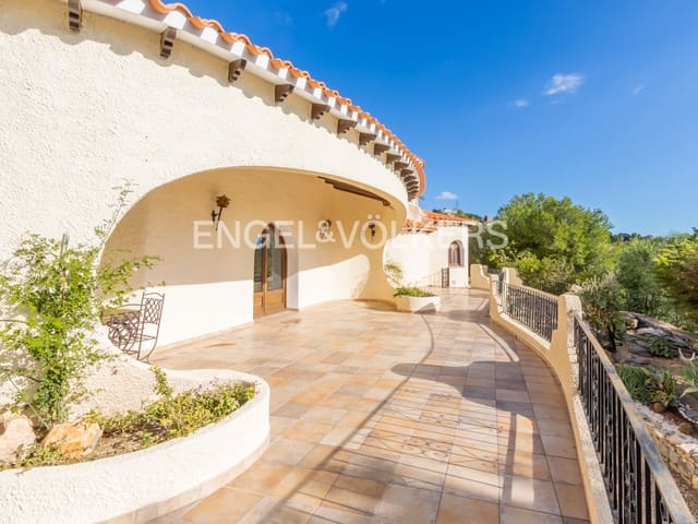 4 bedroom Villa for sale in Altea with pool garage - € 1,350,000 (Ref: 6544621)