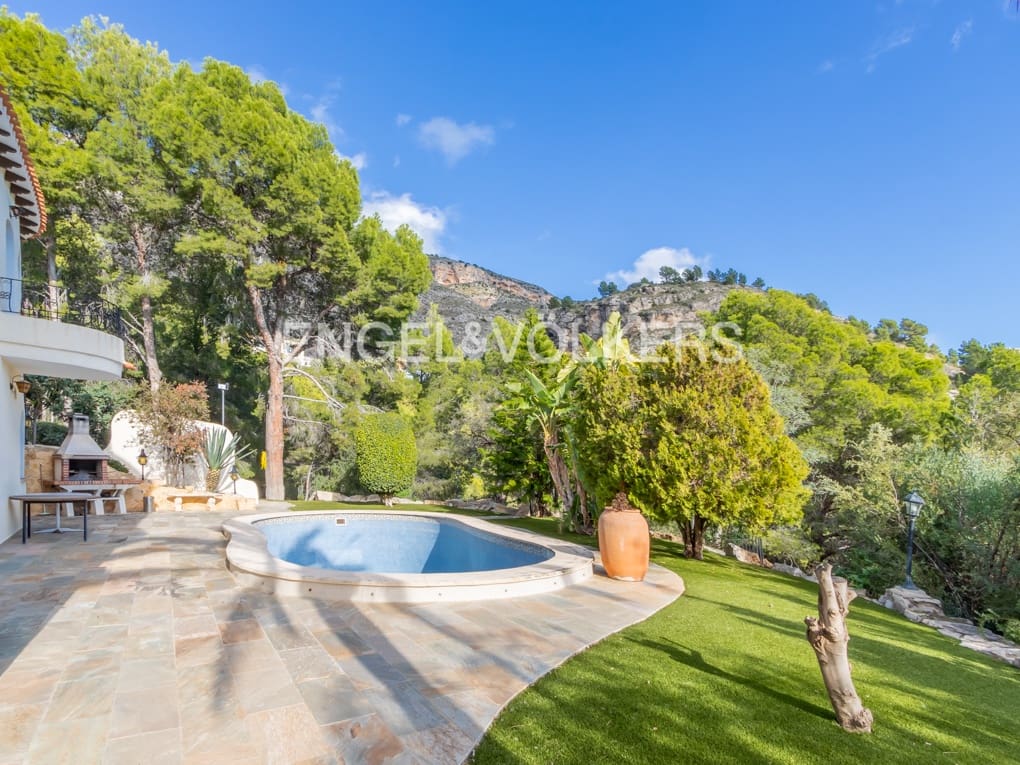 4 bedroom Villa for sale in Altea with pool garage - € 1,350,000 (Ref: 6544621)