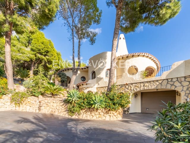 4 bedroom Villa for sale in Altea with pool garage - € 1,350,000 (Ref: 6544621)