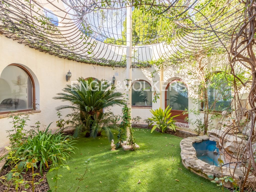 4 bedroom Villa for sale in Altea with pool garage - € 1,350,000 (Ref: 6544621)