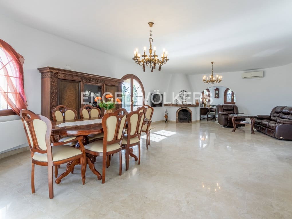 4 sypialnia Willa na sprzedaż w Altea z basenem garażem - 1 520 000 € (Ref: 6544621)