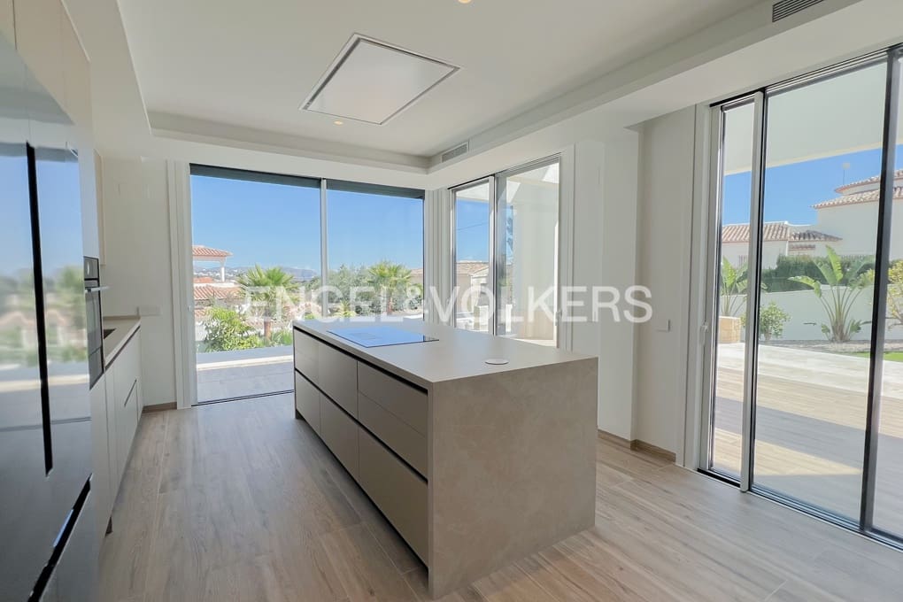 4 soveværelse Villa til salg i Benissa med swimmingpool garage - € 2.260.000 (Ref: 6768673)