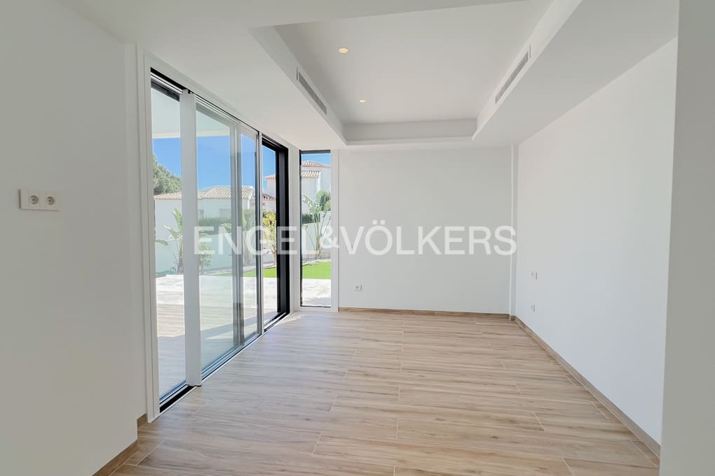 4 soveværelse Villa til salg i Benissa med swimmingpool garage - € 2.260.000 (Ref: 6768673)