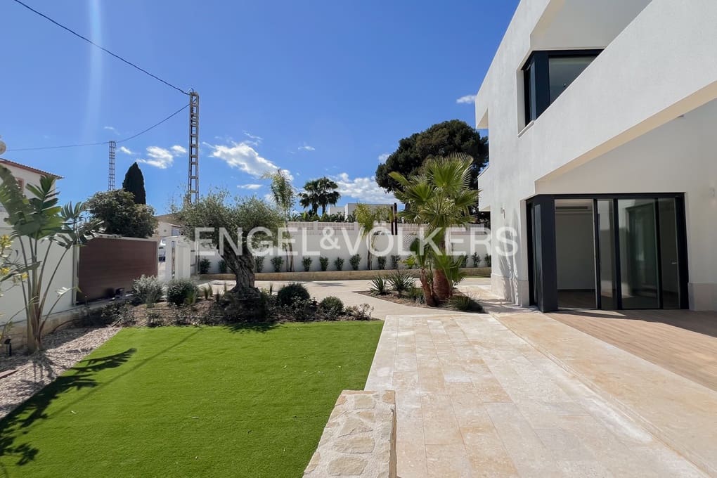 4 soveværelse Villa til salg i Benissa med swimmingpool garage - € 2.260.000 (Ref: 6768673)