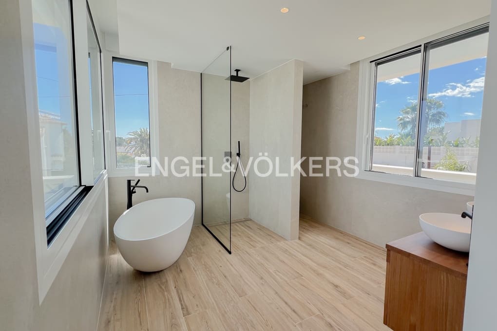 4 soveværelse Villa til salg i Benissa med swimmingpool garage - € 2.260.000 (Ref: 6768673)