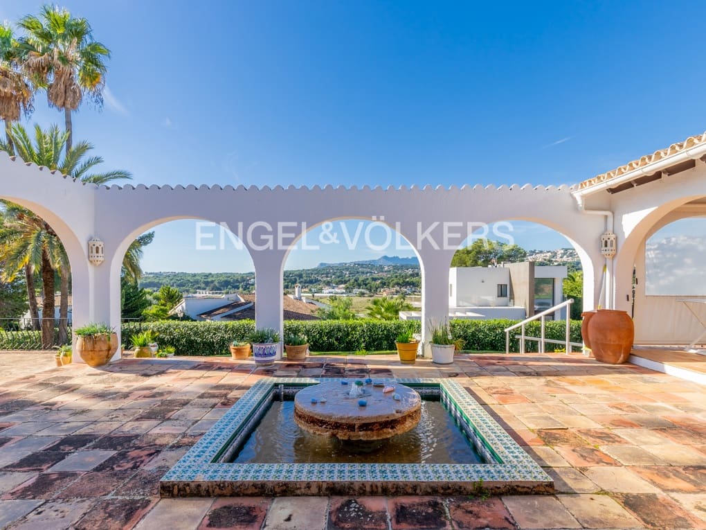 5 bedroom Villa for sale in Moraira with pool garage - € 1,650,000 (Ref: 7343602)