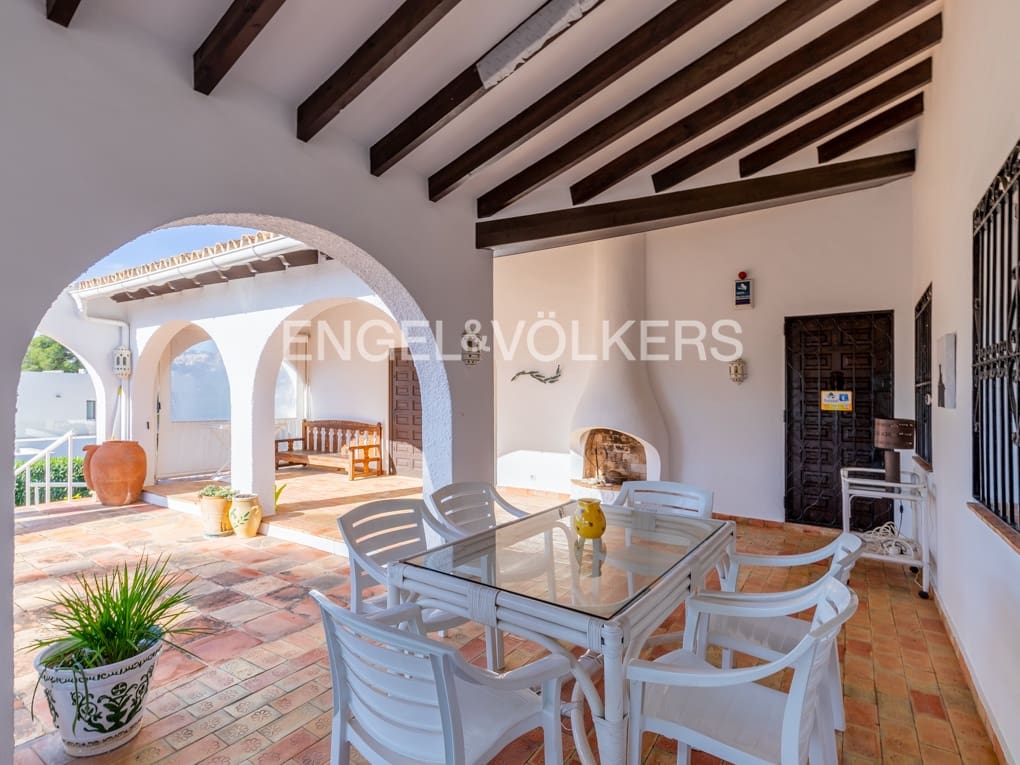 5 bedroom Villa for sale in Moraira with pool garage - € 1,650,000 (Ref: 7343602)