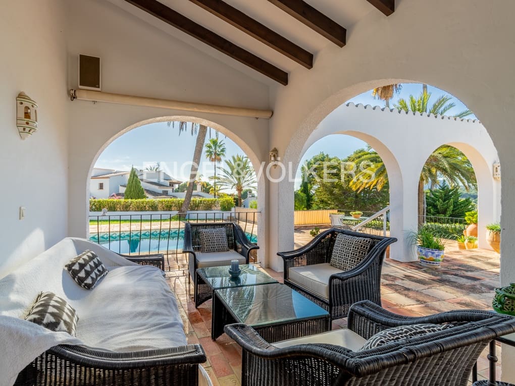 5 bedroom Villa for sale in Moraira with pool garage - € 1,650,000 (Ref: 7343602)