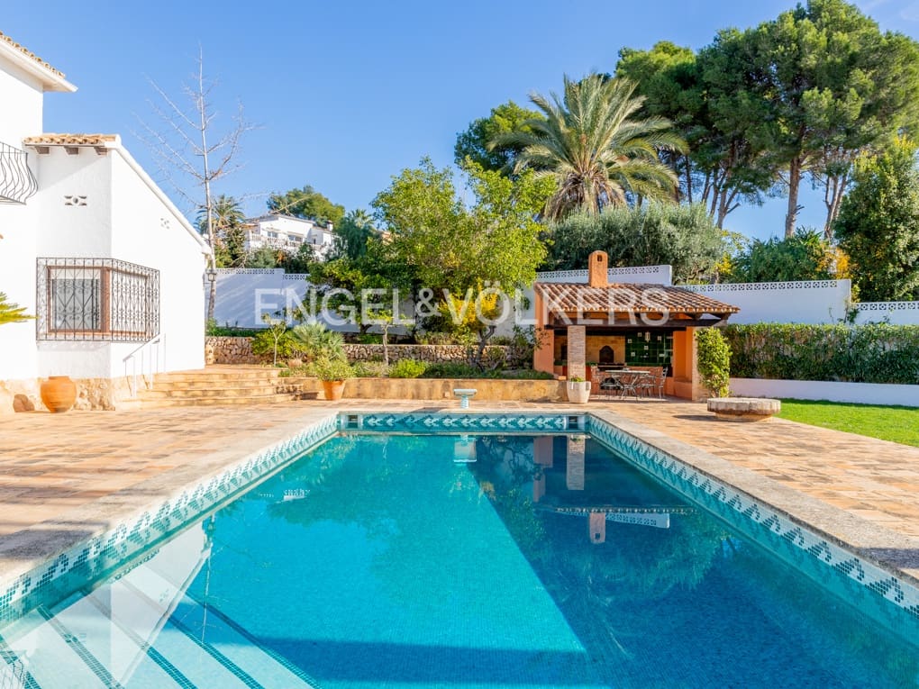 5 bedroom Villa for sale in Moraira with pool garage - € 1,650,000 (Ref: 7343602)