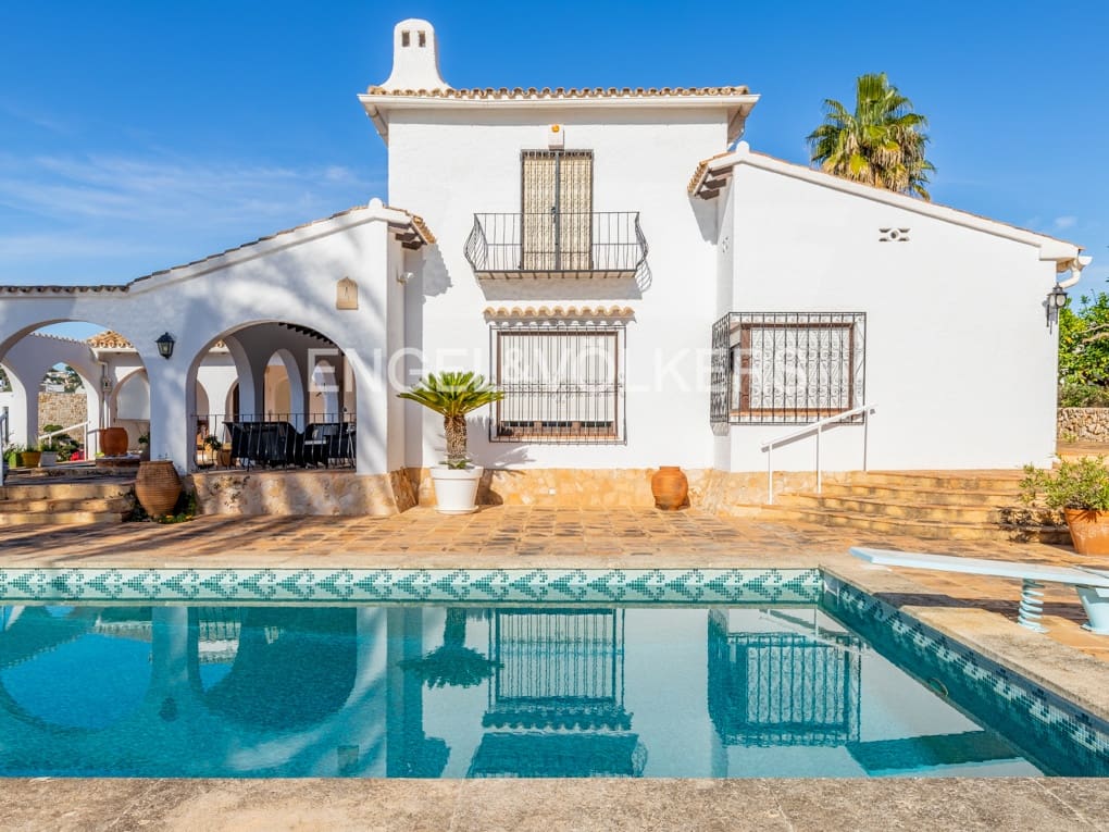 5 bedroom Villa for sale in Moraira with pool garage - € 1,650,000 (Ref: 7343602)