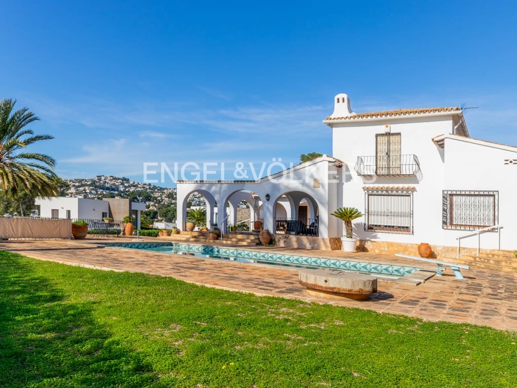 5 bedroom Villa for sale in Moraira with pool garage - € 1,650,000 (Ref: 7343602)